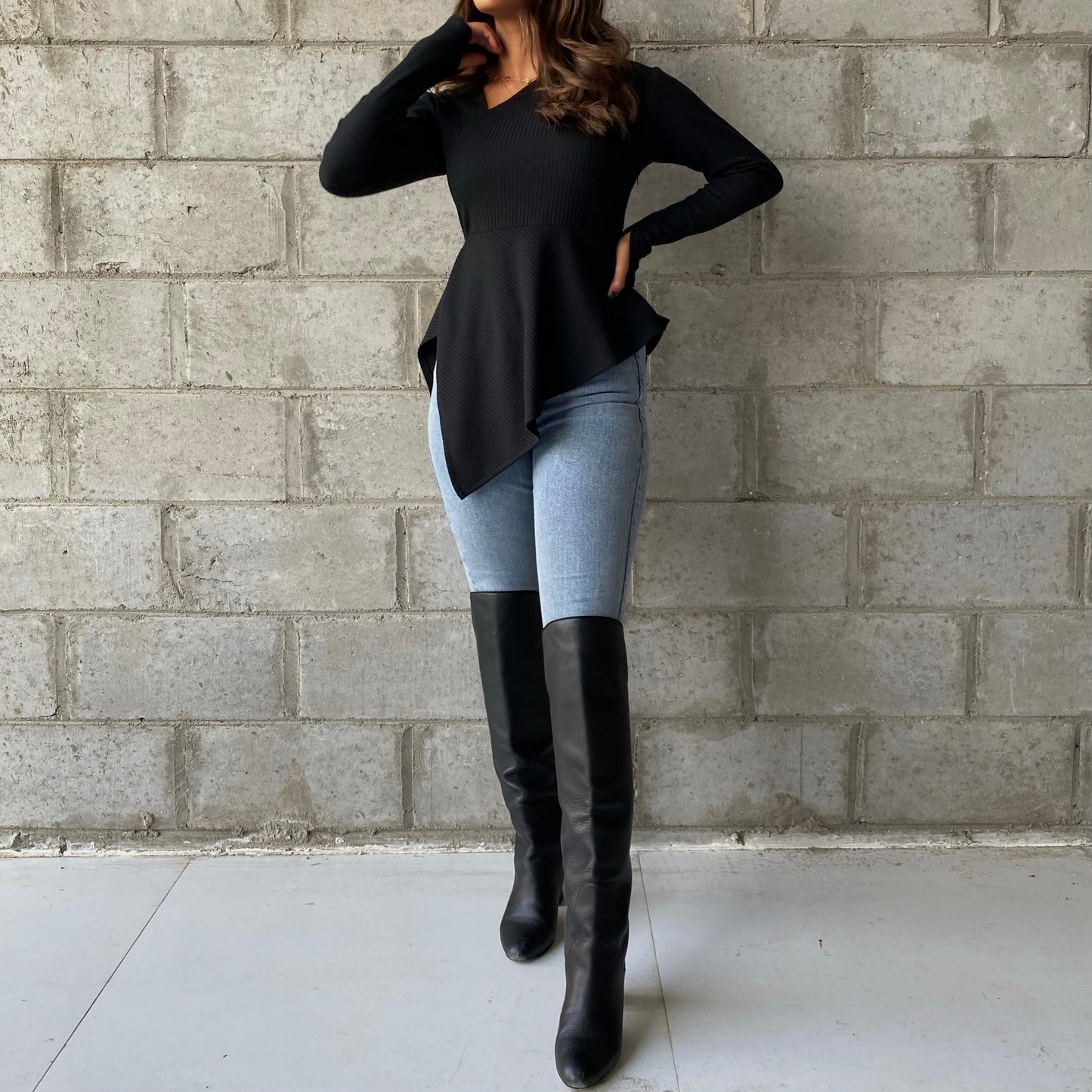 SIDE CUT TOP - BLACK
