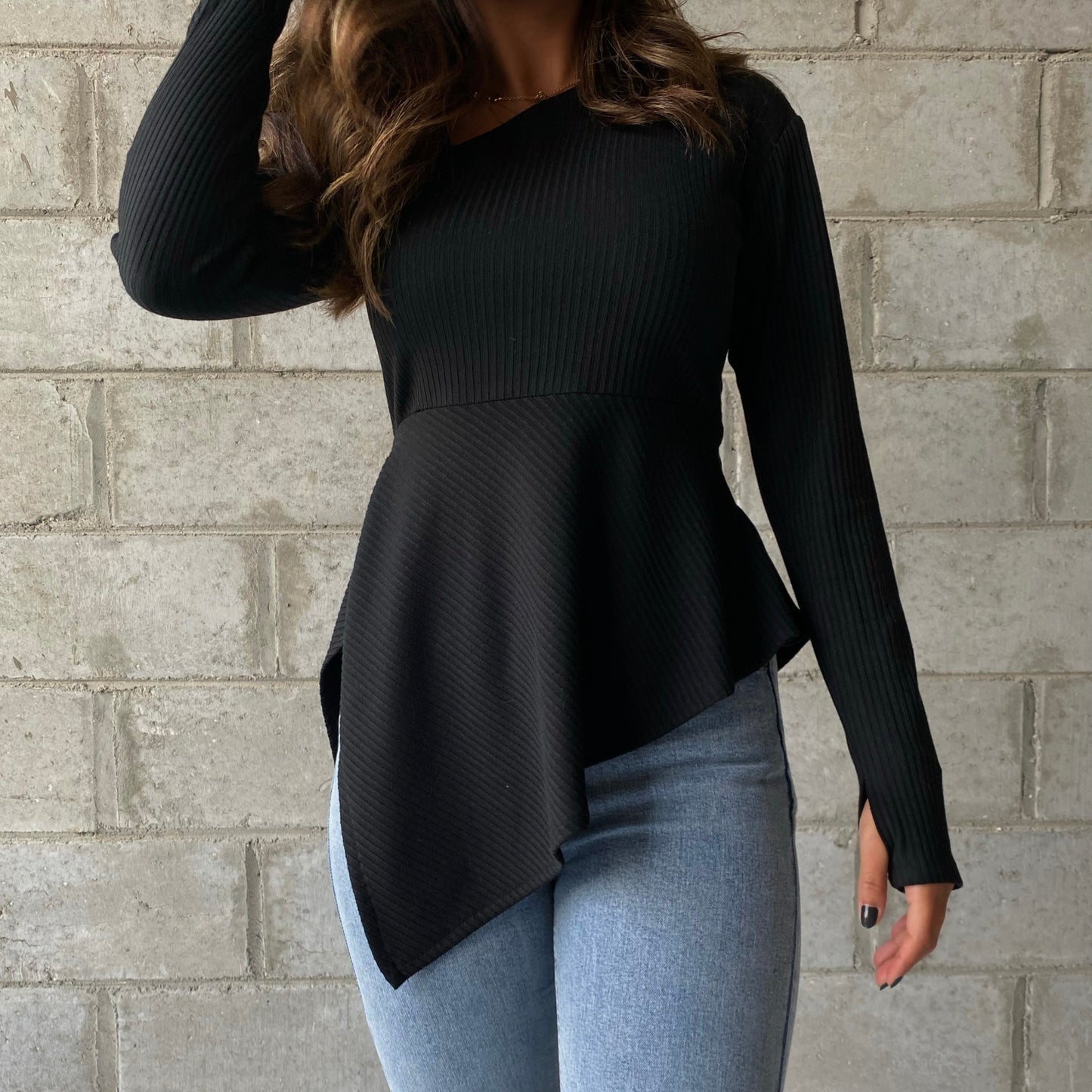 SIDE CUT TOP - BLACK