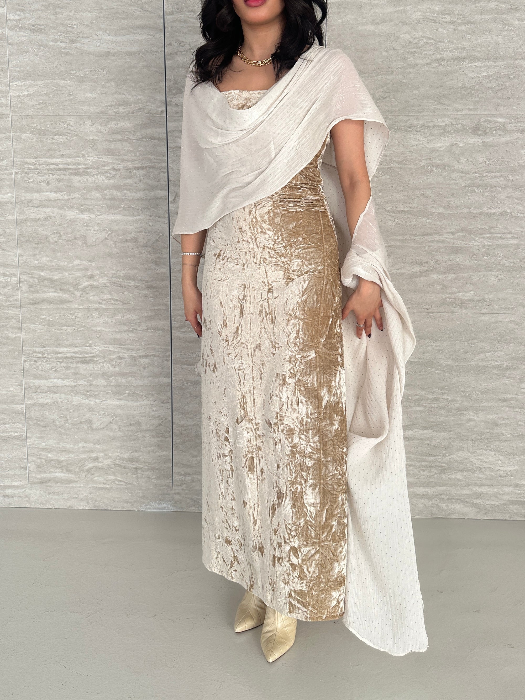 Velevt Shawl Beige