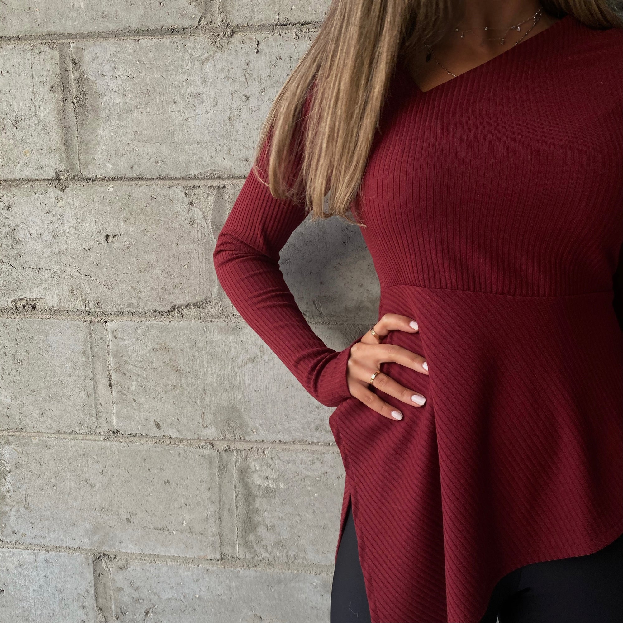 SIDE CUT TOP - MAROON