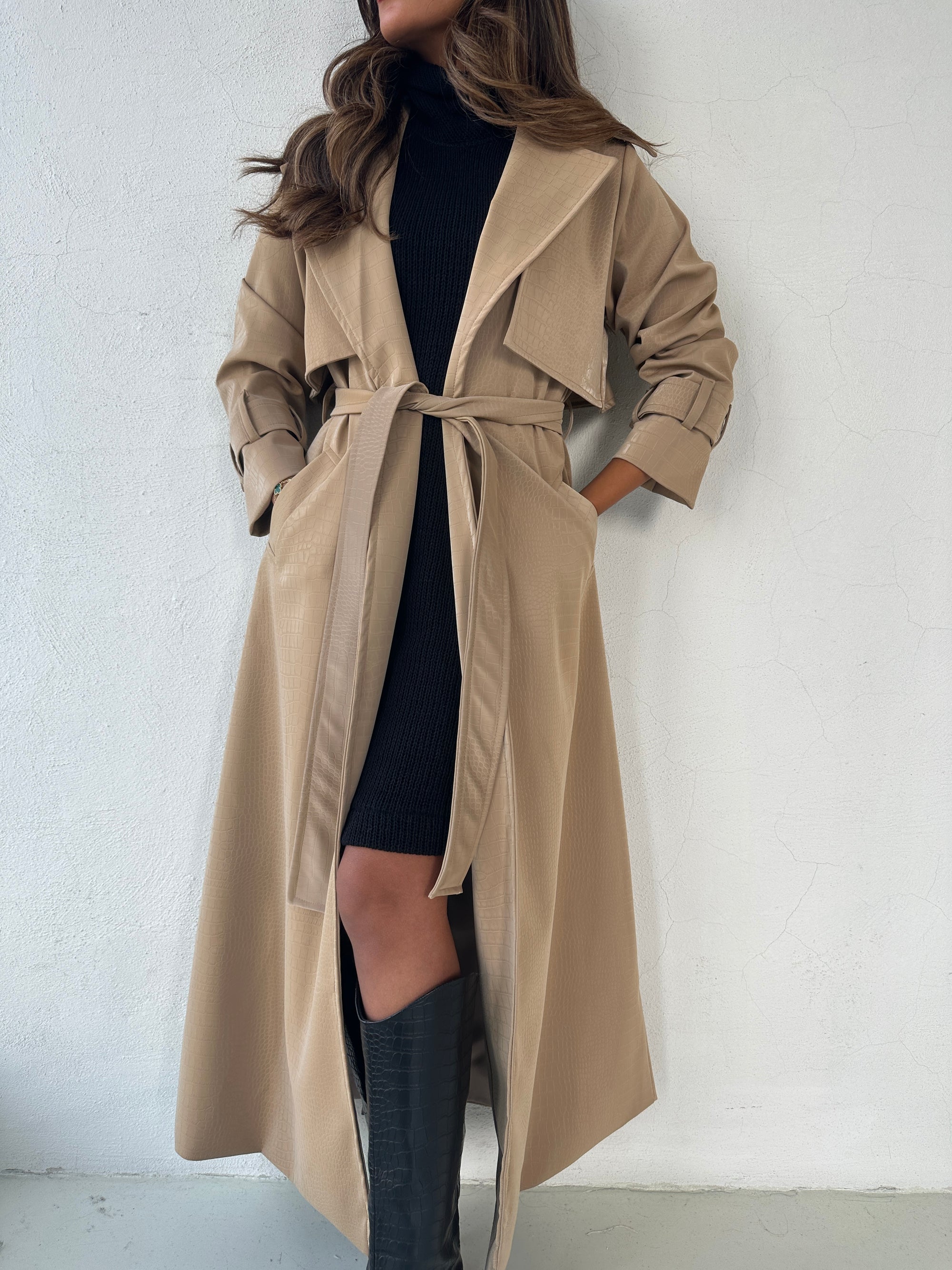 LEATHER TRENCH COAT - BEIGE